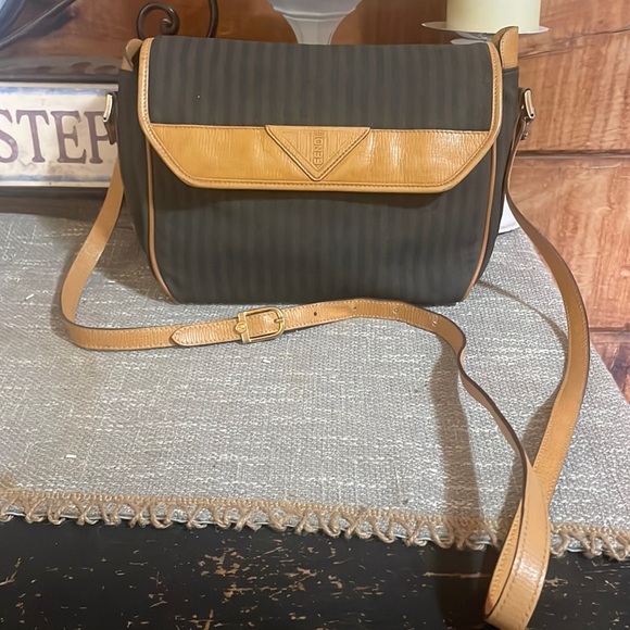 Fendi Vintage pequin striped adjustable crossbody straps in excellent con… - Picture 1 of 12
